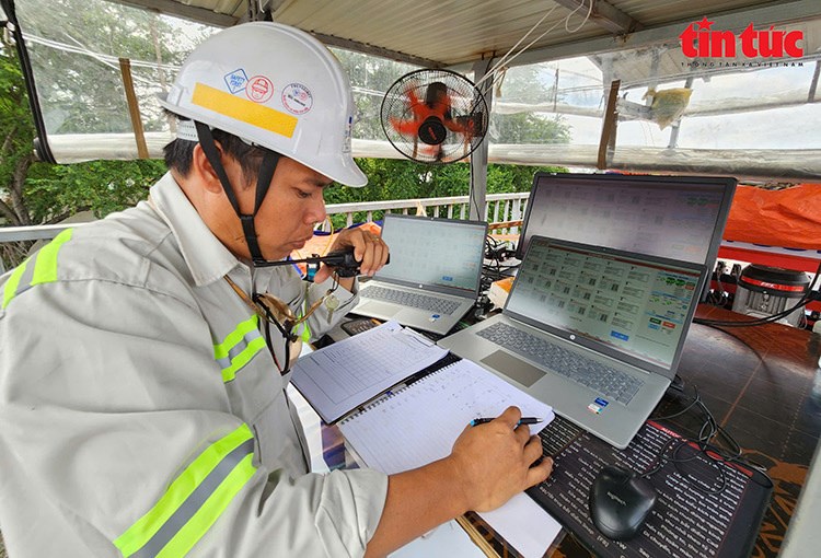 Kỹ sư Cao Thanh An, Giám sát trưởng công trình điều khiển hệ thống để thực hiện nâng tĩnh không cầu.